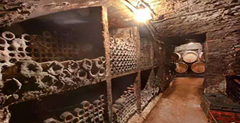 酒窖為什么容易發(fā)霉？酒窖發(fā)霉了里面的酒還能喝嗎？